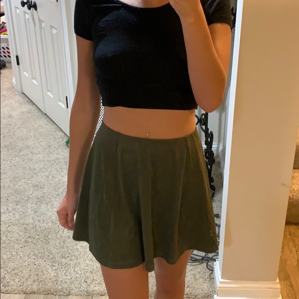 LAST CHANCE ⭐️ 2 FOR $6 ⭐️ NWT Faux Suede Skirt - Picture 1 of 2